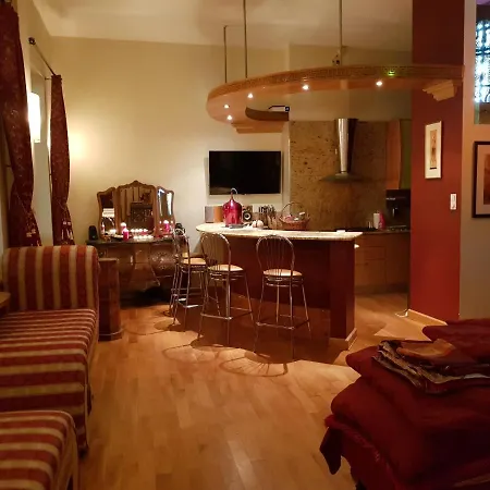 Unique Luxury Studio On Market Square